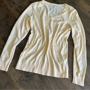 Amazon Essentials Size Medium Pastel Long Sleeved Knit Sweater Top Vneck